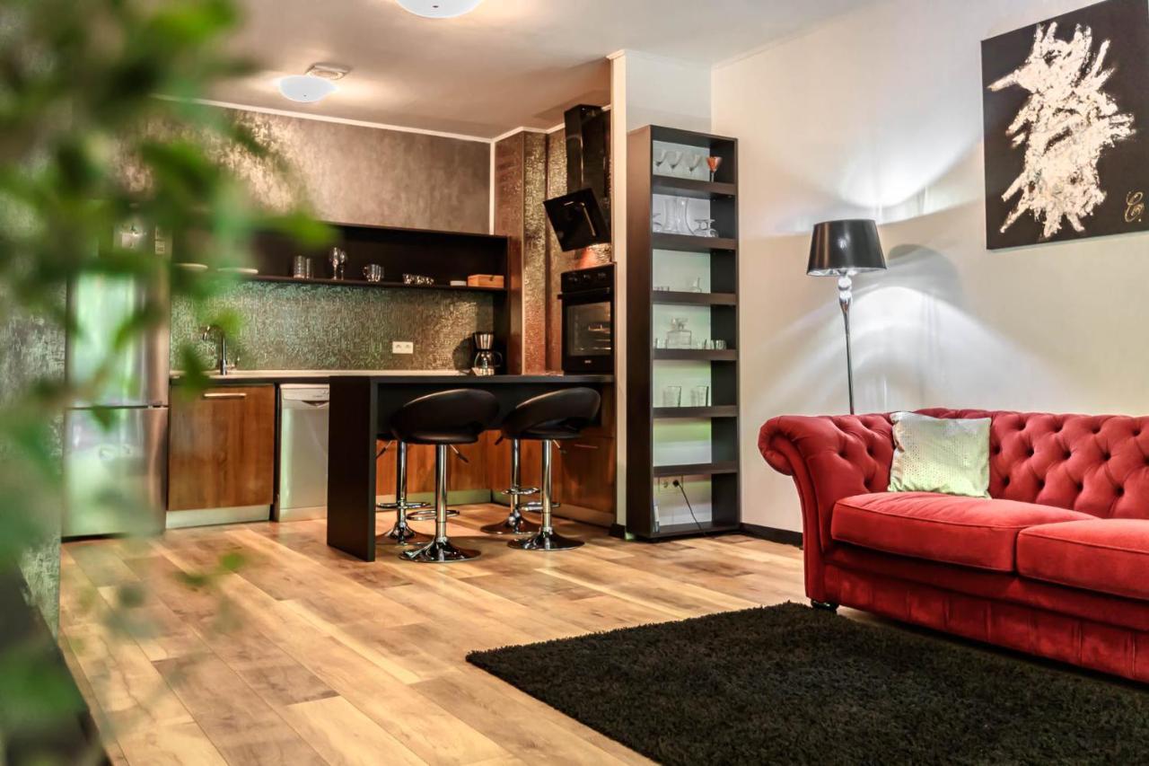 Tampa Gardens Apartments - Adults Only Брашов Экстерьер фото