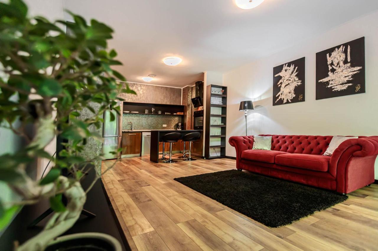 Tampa Gardens Apartments - Adults Only Брашов Экстерьер фото