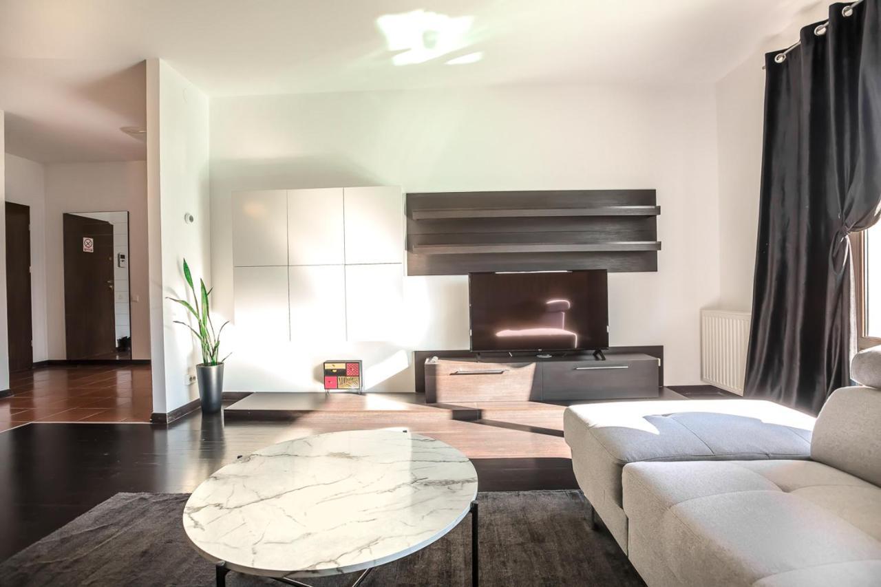 Tampa Gardens Apartments - Adults Only Брашов Экстерьер фото