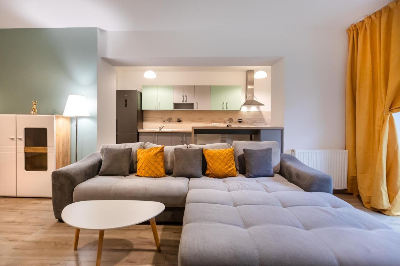 Tampa Gardens Apartments - Adults Only Брашов Экстерьер фото