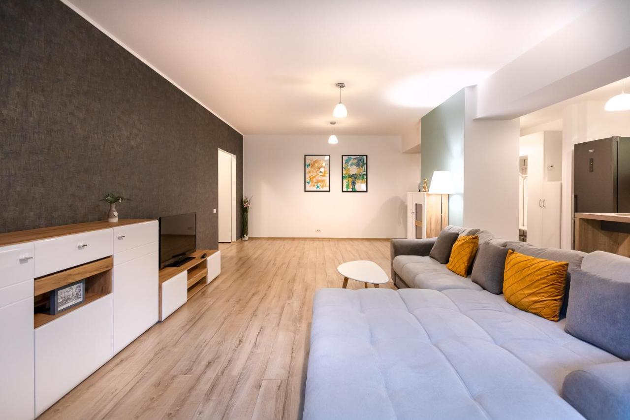 Tampa Gardens Apartments - Adults Only Брашов Экстерьер фото