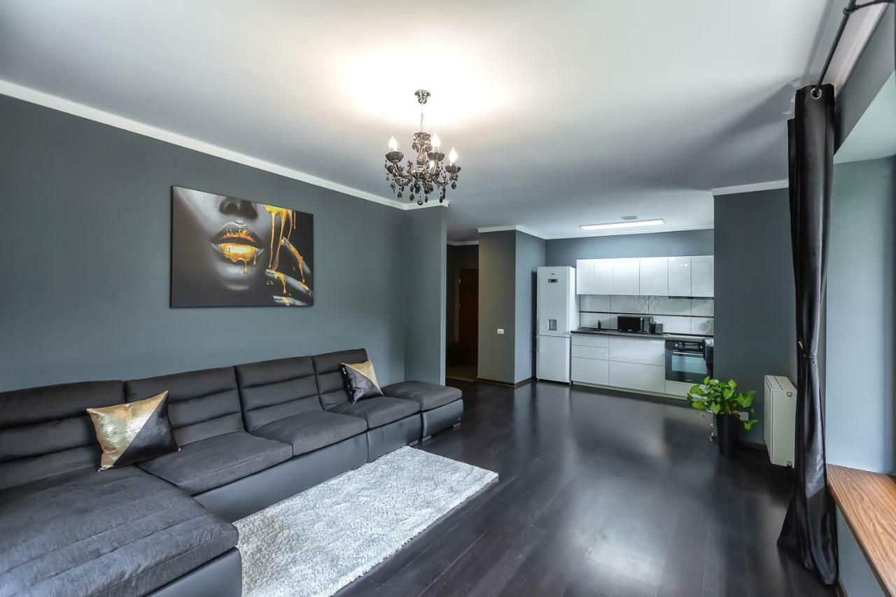 Tampa Gardens Apartments - Adults Only Брашов Экстерьер фото