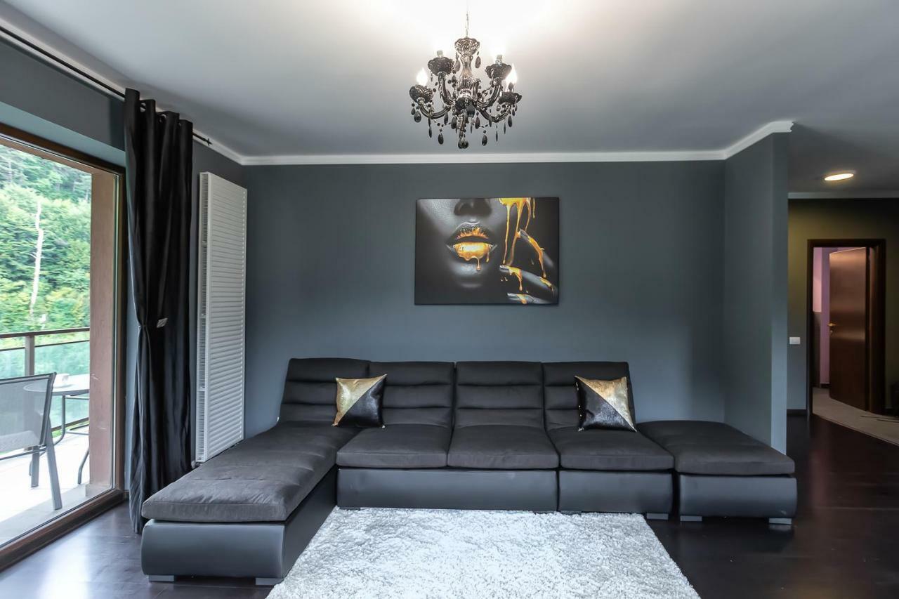 Tampa Gardens Apartments - Adults Only Брашов Экстерьер фото